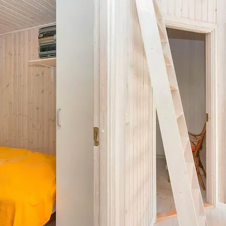 8 Person In Glesborg-by Traum *