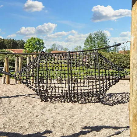 8 Person In Glesborg-by Traum