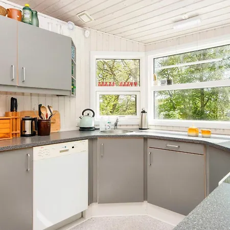 8 Person In Glesborg-by Traum