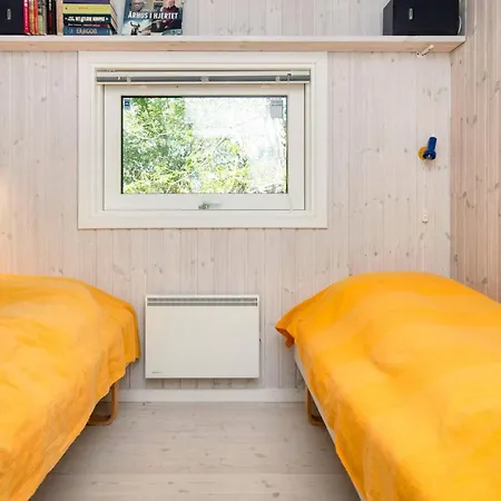 8 Person In Glesborg-by Traum *