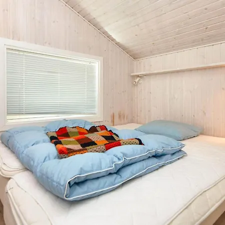 8 Person In Glesborg-by Traum *