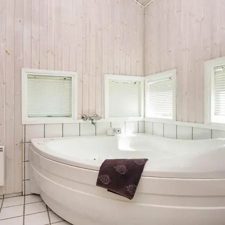 8 Person In Glesborg-by Traum * Glesborg